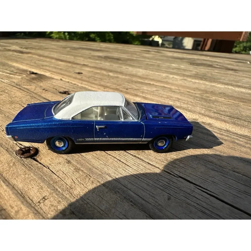 Greenlight Muscle Car Garage Hobby Collection 1968 Plymouth GTX Convertible 1:64